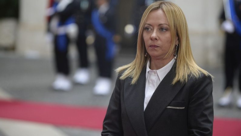 Premier Meloni in visita ad agenti feriti all’ospedale Molinette di Torino