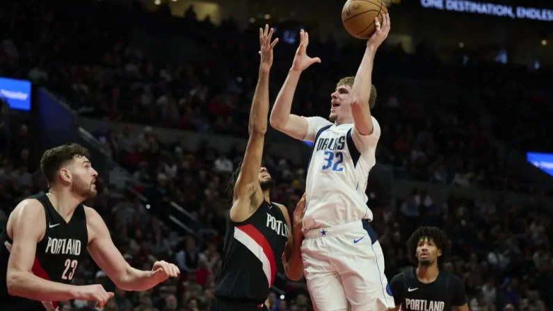 A Houston il derby con Dallas, vincono ancora Charlotte e Minnesota