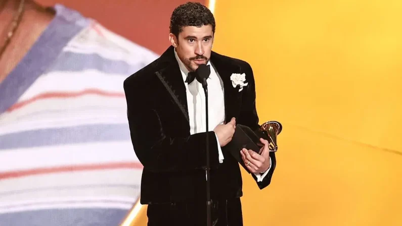 Grammy nel segno di Bad Bunny e delle proteste anti-ICE. Trump “Show inguardabile”