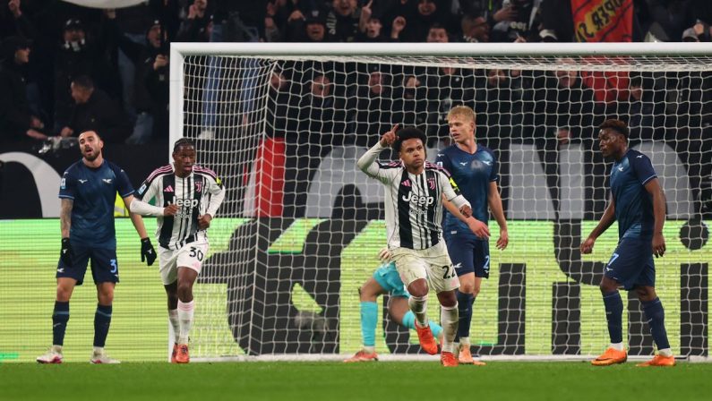 Kalulu salva la Juve e beffa la Lazio al 96°, a Torino finisce 2-2