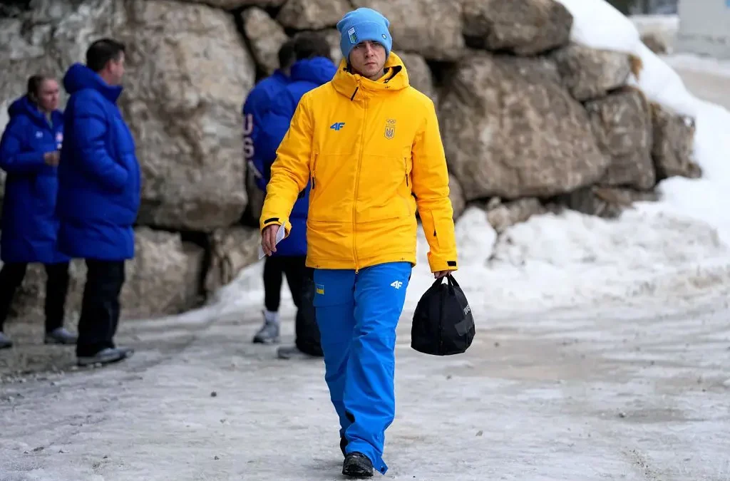 Milano-Cortina, escluso l’ucraino Heraskevych per il caso del casco commemorativo