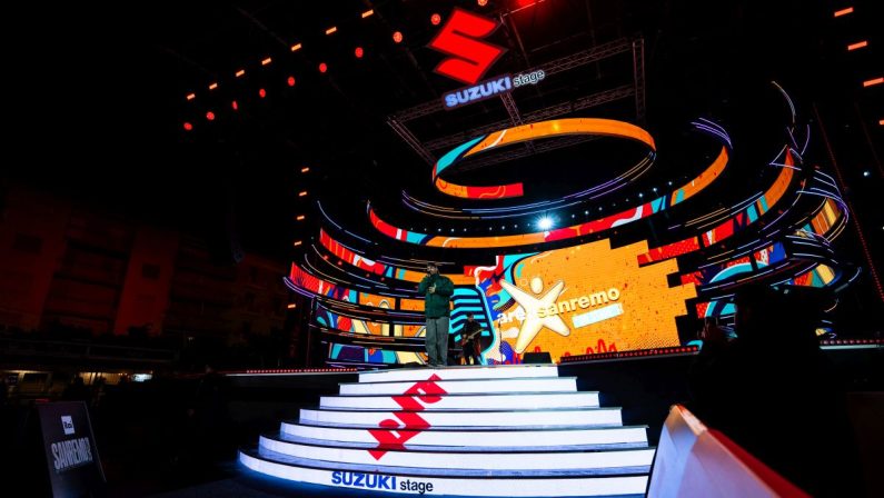 Suzuki accende Sanremo tra musica, storie ed emozioni