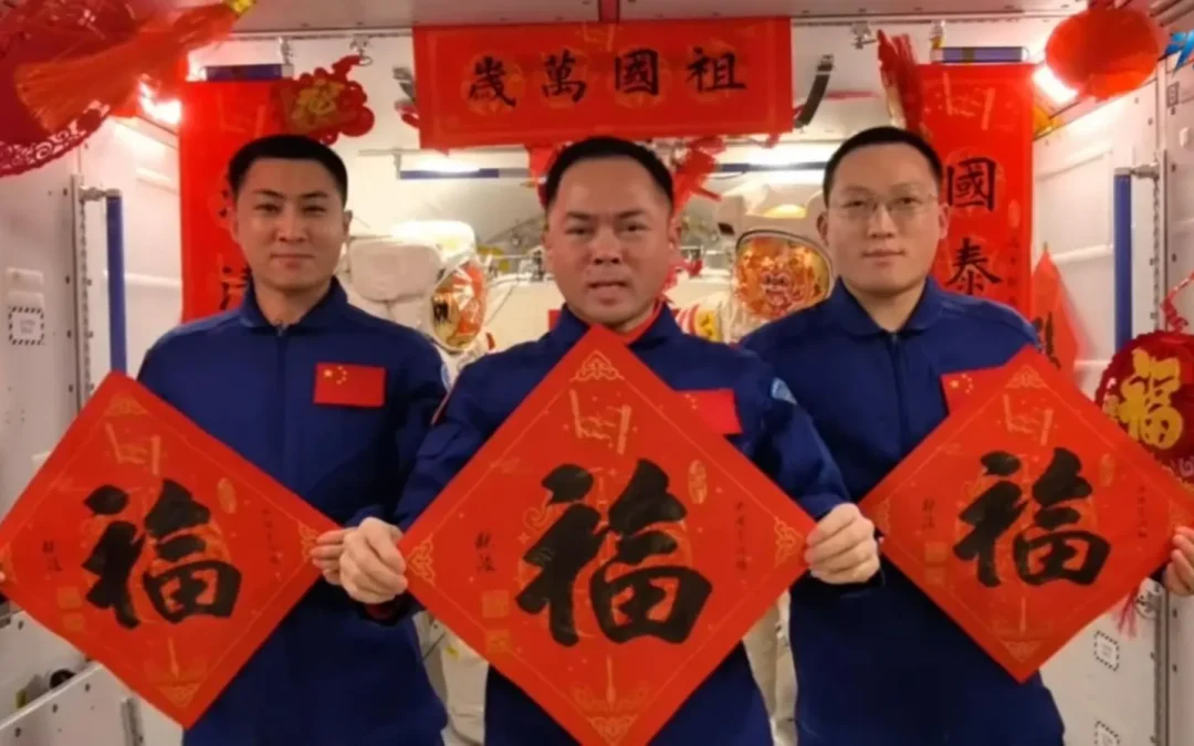 Cina, il Capodanno si festeggia anche a 400 chilometri di distanza dalla terra
