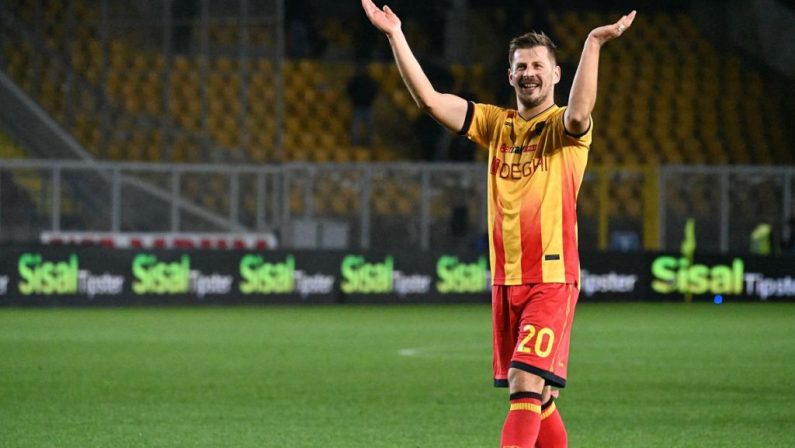 Cagliari-Lecce 0-2, tre punti salvezza per i salentini