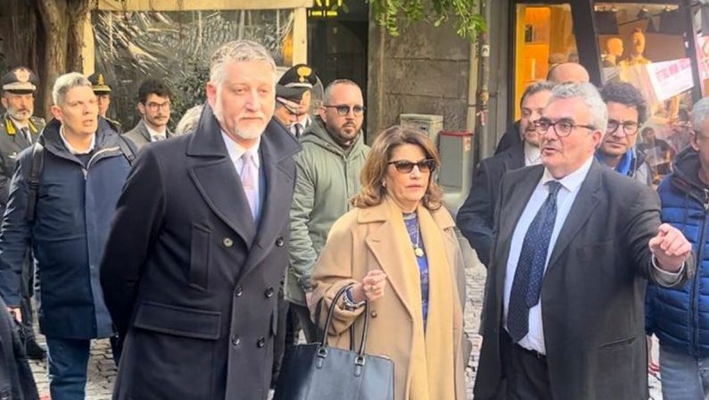 Giuli “Massimo sforzo del governo per il restauro del teatro Sannazaro”