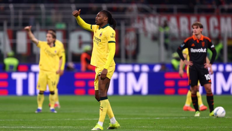 Leao risponde a Nico Paz, il recupero Milan-Como finisce 1-1