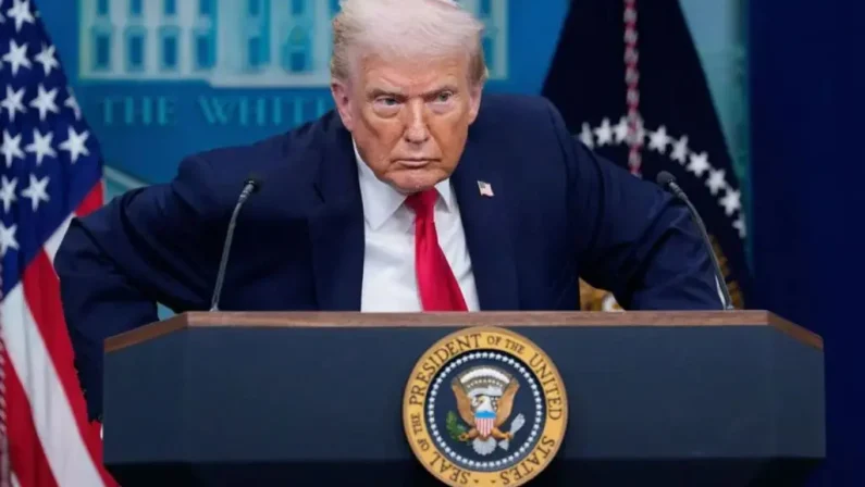 La Corte Suprema boccia i dazi ma Trump rilancia “Nuova tariffa del 10% per tutti”