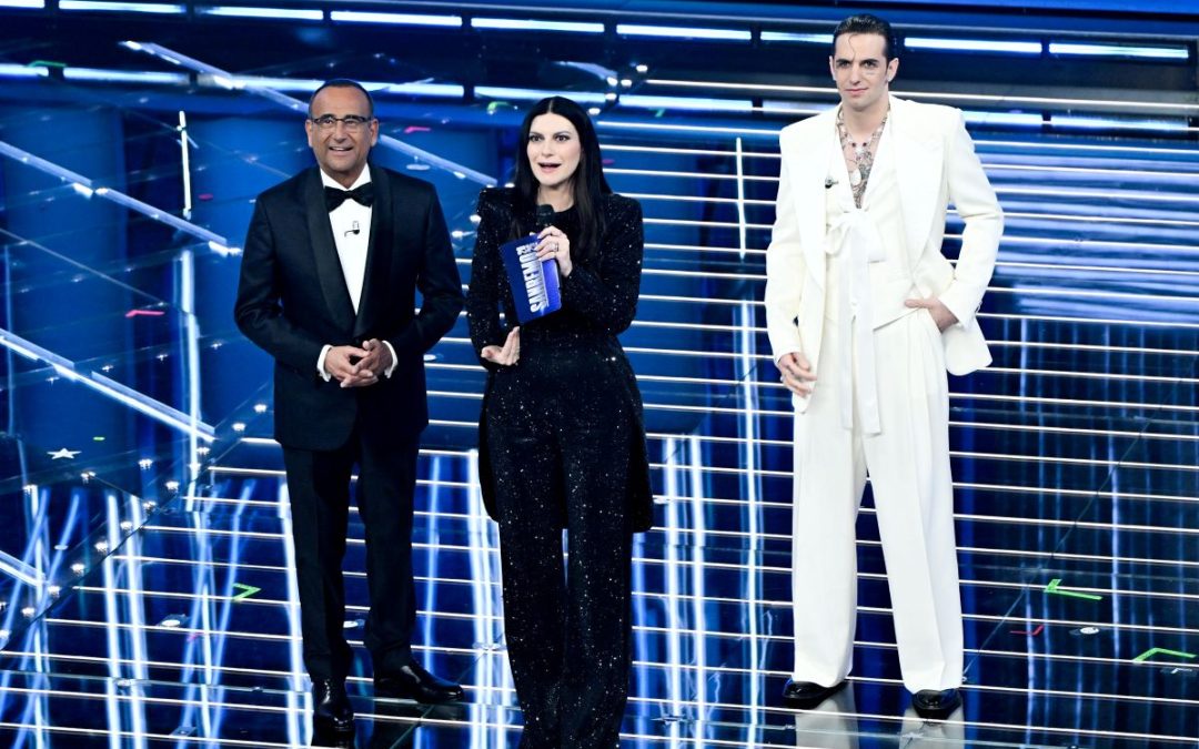 Sanremo, show di Lillo e omaggio Lauro alle vittime di Crans-Montana. Nella top 5 Paradiso, Lda e Aka 7even, Nayt, Fedez-Masini, Ermal Meta
