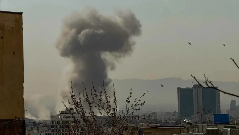 Israele e Usa lanciano attacco all’Iran, Trump “Operazione su larga scala”