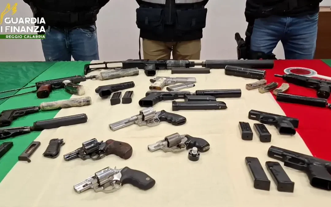 Nuovo sequestro di armi ed esplosivi nella piana di Gioia Tauro, due arresti / Video