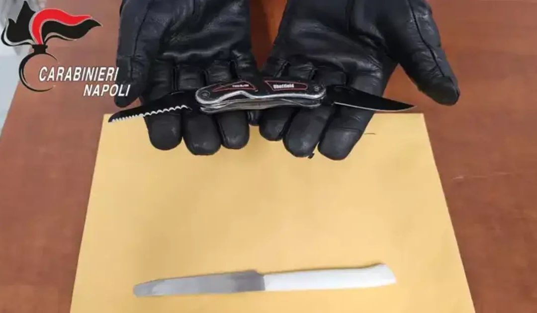 Arzano, coltelli in aula durante la lezione: denunciati due 15enni