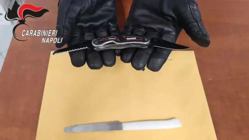 Arzano, coltelli in aula durante la lezione: denunciati due 15enni