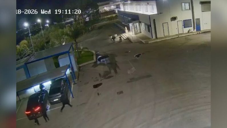 Palo del Colle, imprenditore aggredito nel parcheggio dell’azienda
