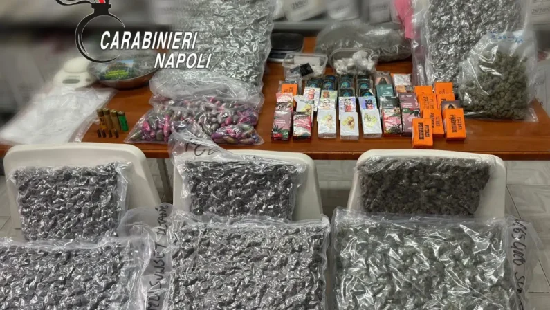 Napoli, blitz a Brusciano: sequestrati proiettili e 21kg di droga