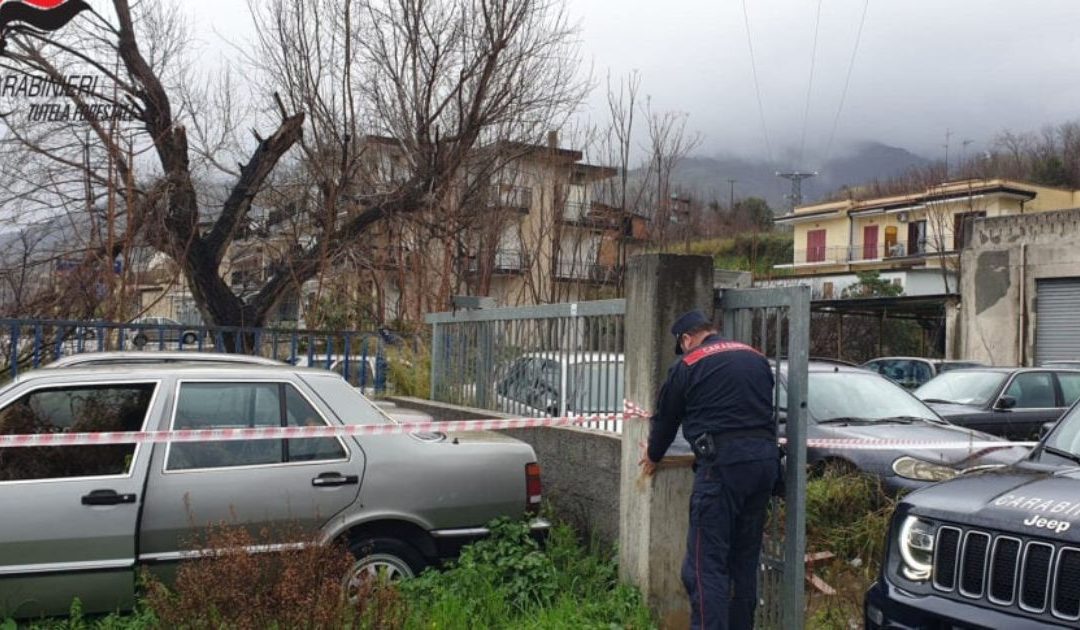 San Lucido, sequestrato cimitero di auto abbandonate
