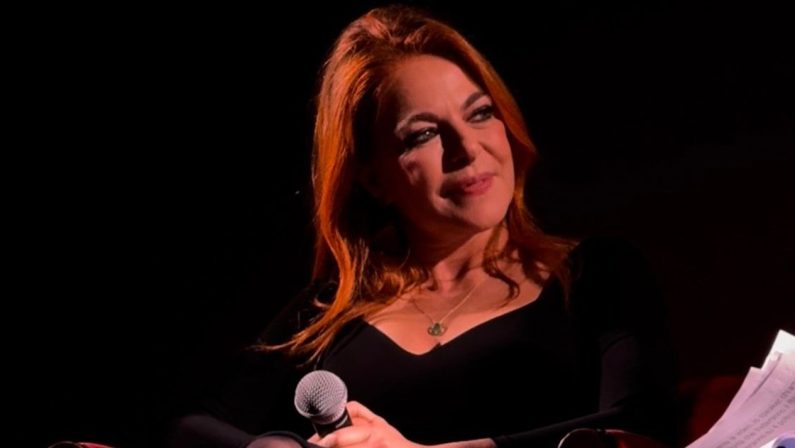 Cosenza, Claudia Gerini e l’arte di cambiare pelle: «Cerco l’emozione, sempre. Mi piace sorprendermi»