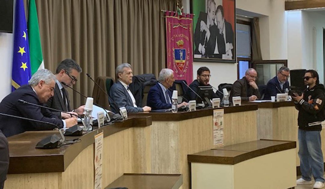 Il dibattito nell'aula consiliare di Crotone