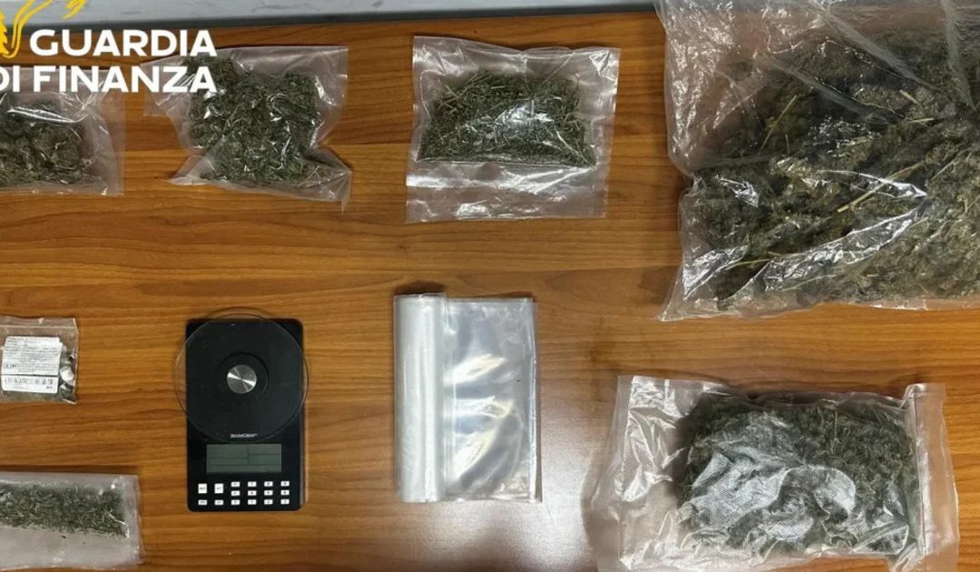 Crotone, in casa nascondeva 1,4 kg di marijuana: arrestato 35enne