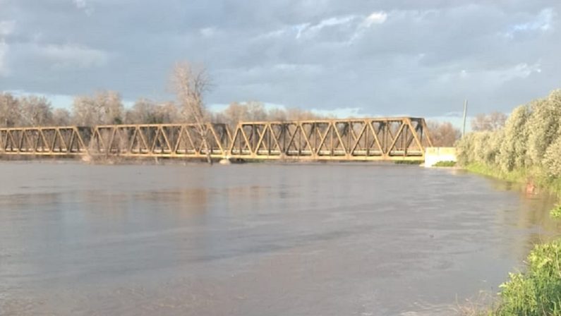 Allarme Crati, a Corigliano Rossano e Cassano evacuate centinaia di famiglie