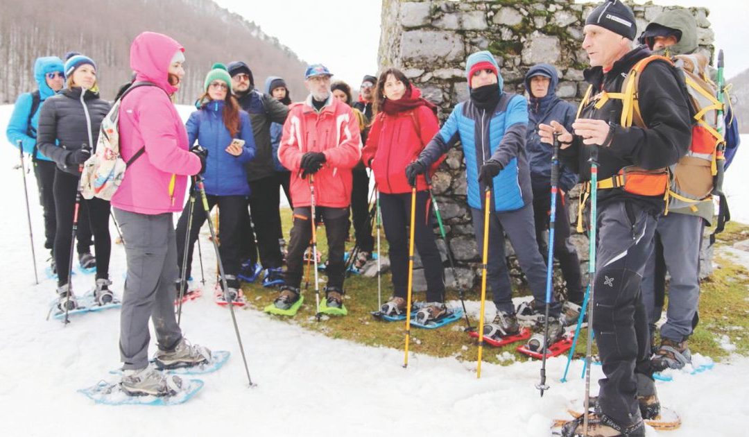 Una del raduno di influencer, esperti di trekking, fotografi, agenti di viaggio, professionisti in un incontro particolare fuori dagli schemi tra i sentieri e la neve di Rotonda e del Pollino