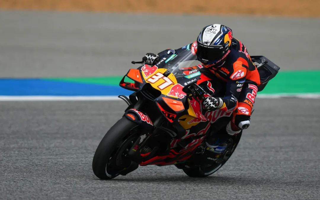 MotoGP, Acosta vince la sprint del GP di Thailandia. Bezzecchi in pole per la gara lunga