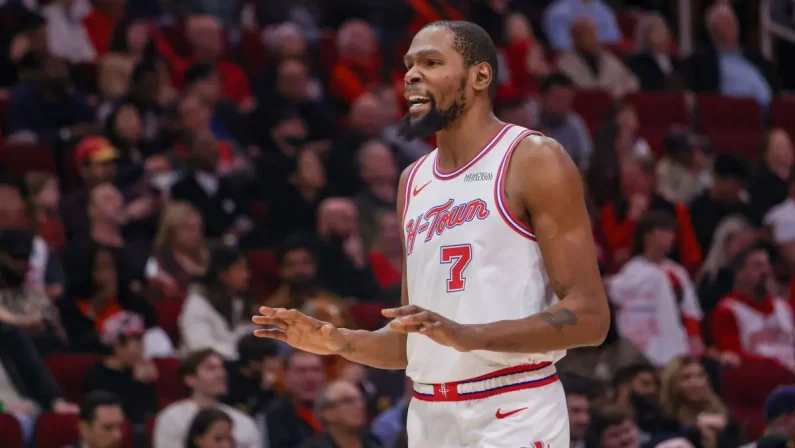 Durant trascina i Rockets a Orlando, Knueppel rookie da record per Charlotte: il recap Nba