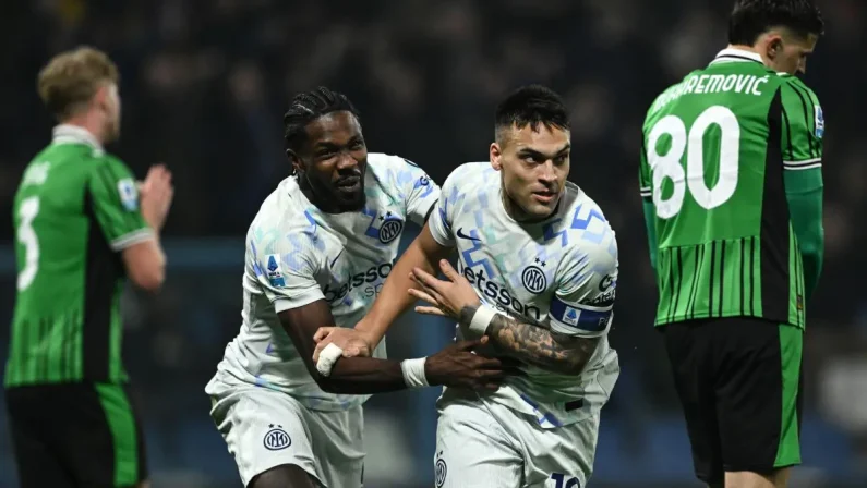 Inter travolgente a Reggio Emilia, 5-0 al Sassuolo e +8 sul Milan