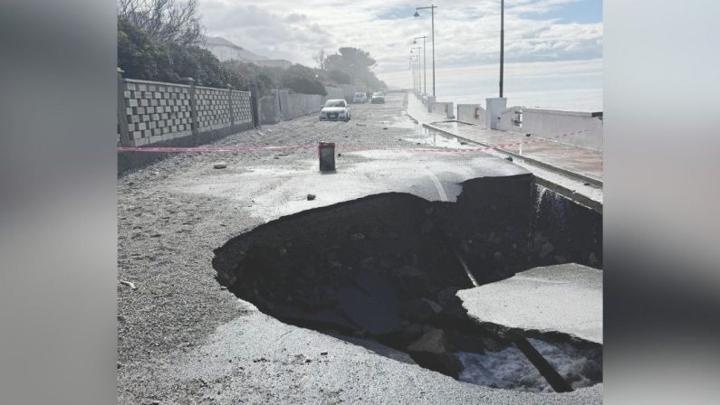 Tirreno cosentino tra frane, allagamenti e paura. In arrivo nuovo ciclone