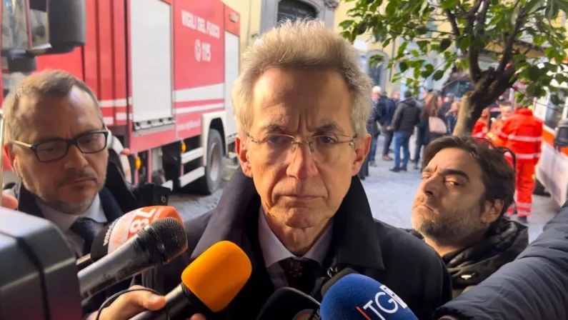 Allarme Epatite A, il Comune di Napoli vieta il consumo di frutti di mare crudi