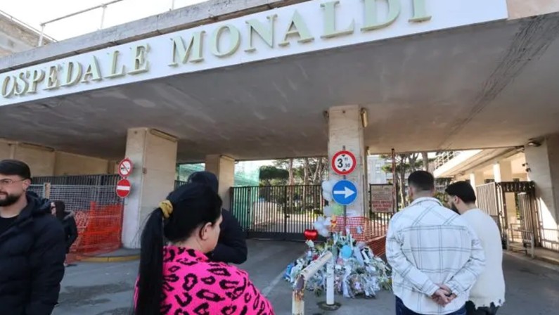 La madre del bimbo morto dopo il trapianto di un cuore danneggiato: “Tutti sapevano, mi sento tradita”