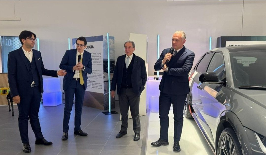 Rende, Carlomagno inaugura lo showroom Hyundai