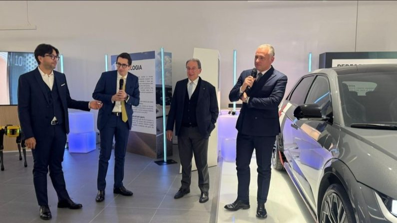 Rende, Carlomagno inaugura lo showroom Hyundai