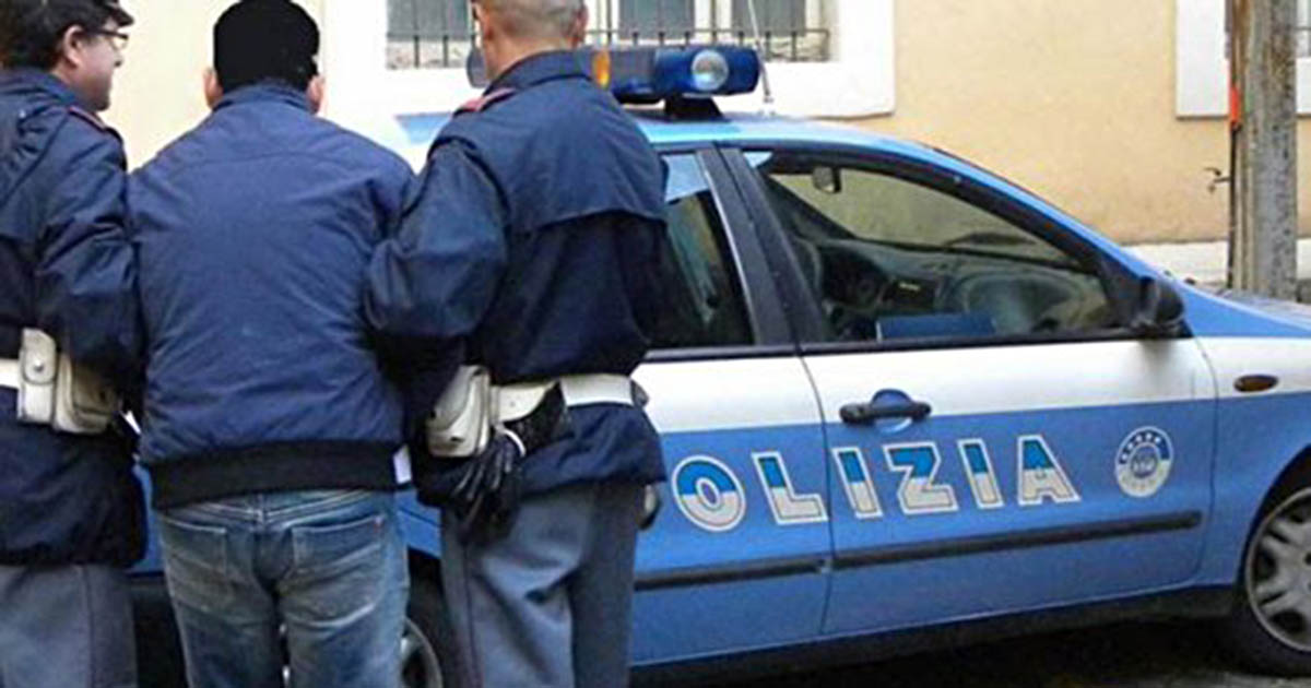 https://www.quotidianodelsud.it/wp-content/uploads/2026/02/polizia-di-stato-arresto.jpg