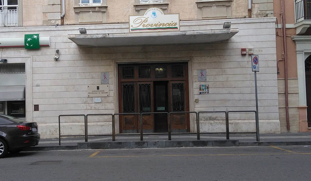 Elezioni per la Provincia di Crotone, corsa a tre per la presidenza. Candidature trasversali