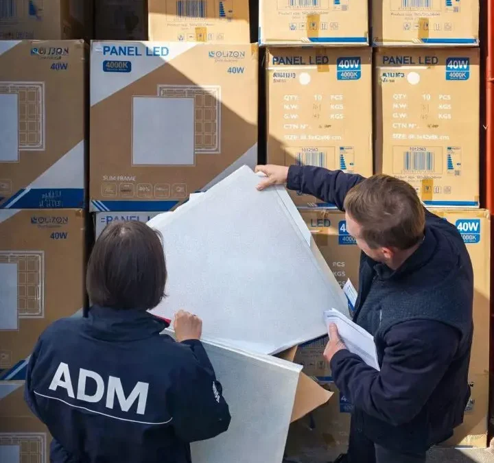 Maxi sequestro di pannelli led contraffatti a Gioia Tauro, una denuncia