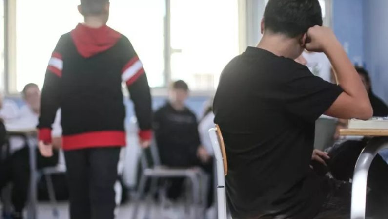 Brindisi, a scuola con un tirapugni: denunciato studente 15enne