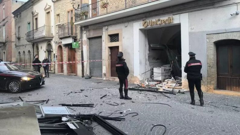 Troia, esplosione nel centro cittadino per l’assalto al bancomat