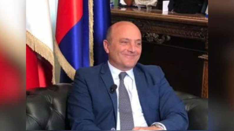 Crotone, 24 indagati per frodi assicurative tra cui l'ex sindaco Pugliese