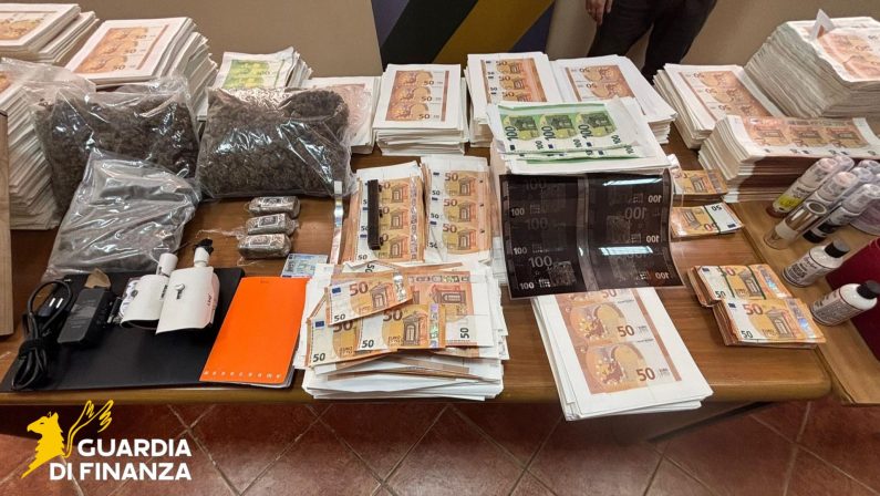 Scoperta a Torre Annunziata stamperia clandestina di banconote