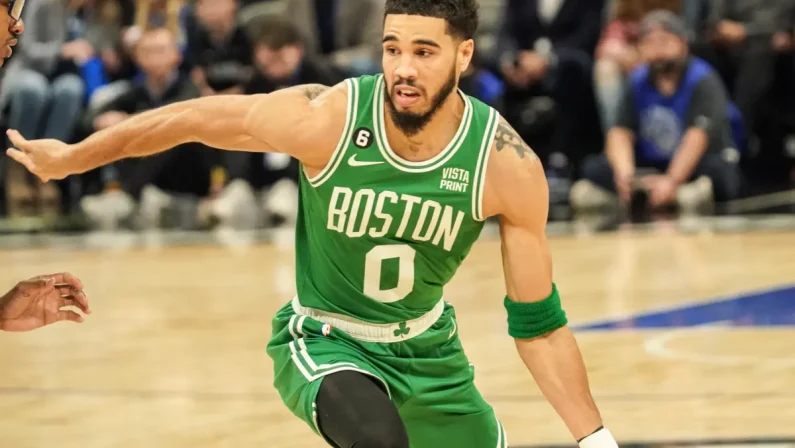 Tatum torna e Boston batte Dallas nella notte Nba, Denver ko contro i New York Knicks