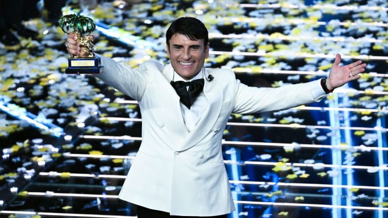 Sanremo, vince Sal Da Vinci. Passaggio di testimone Conti-De Martino