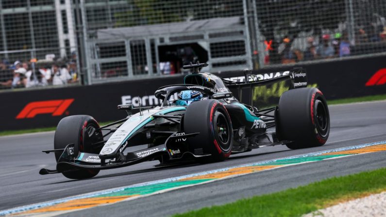 Russell in pole a Melbourne, Leclerc in seconda fila, male Verstappen