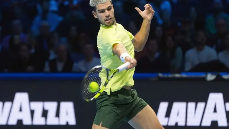 Alcaraz sul velluto a Indian Wells, avanza anche Djokovic. Darderi subito out