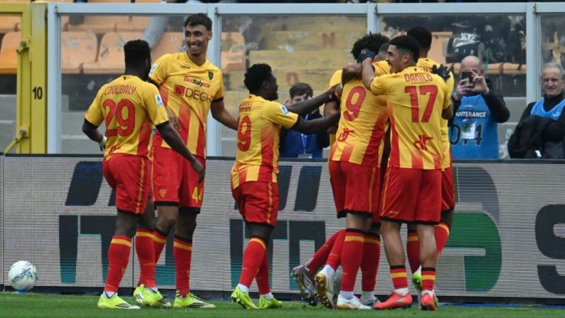 La Cremonese si sveglia tardi, il Lecce vince 2-1 lo scontro salvezza