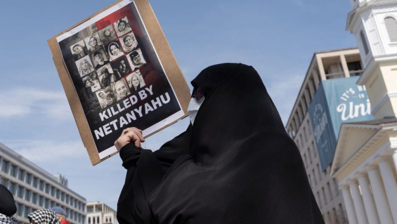 Iran, Pasdaran “Daremo la caccia a Netanyahu e lo uccideremo”