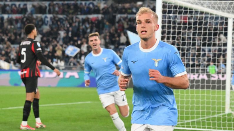La Lazio batte il Milan 1-0, l’Inter ora a +8 sui cugini