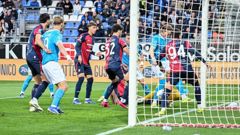 Basta McTominay, il Napoli vince di misura a Cagliari
