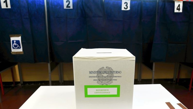 Seggi aperti per il referendum, oltre 51 milioni di italiani chiamati alle urne