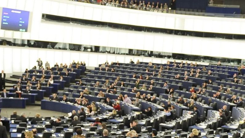 Via libera del Parlamento Ue alle prime norme anticorruzione