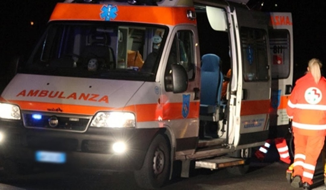 Corre sul luogo dell’incidente dell’amico Antonio Basile e investe: è grave